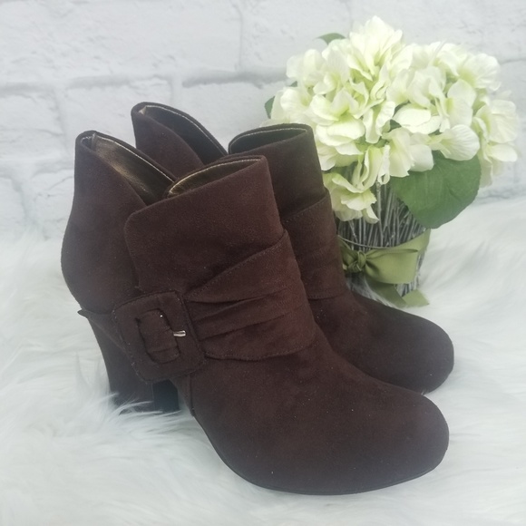 American Eagle Outfitters Shoes - American Eagle| Brown Suede Heeled Booties